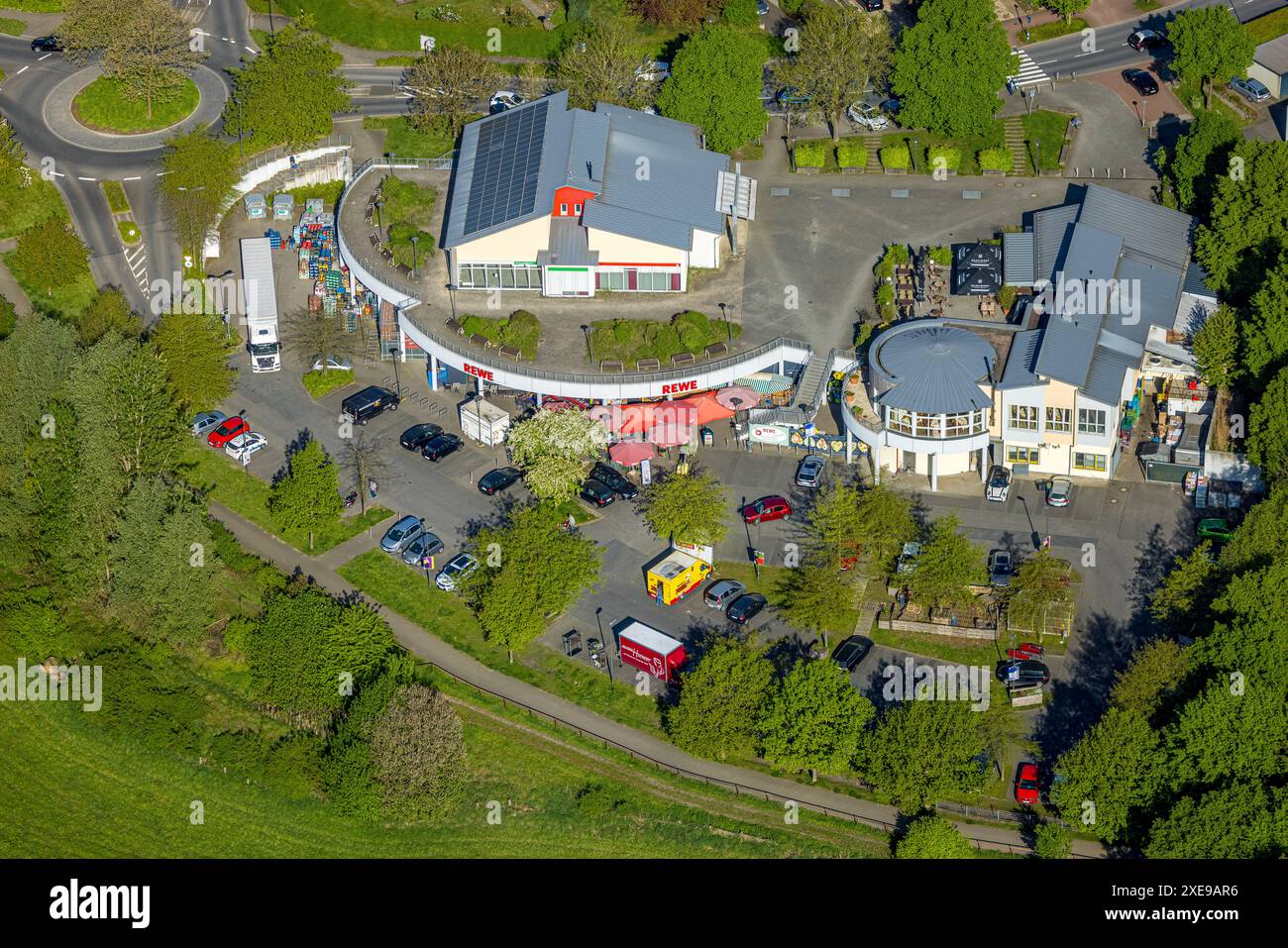 Luftaufnahme, REWE Symalla Supermarkt, Westende, Herdecke, Ruhrgebiet, Nordrhein-Westfalen, Deutschland, Luftbild, Supermarkt, REWE Symalla, West e Stockfoto