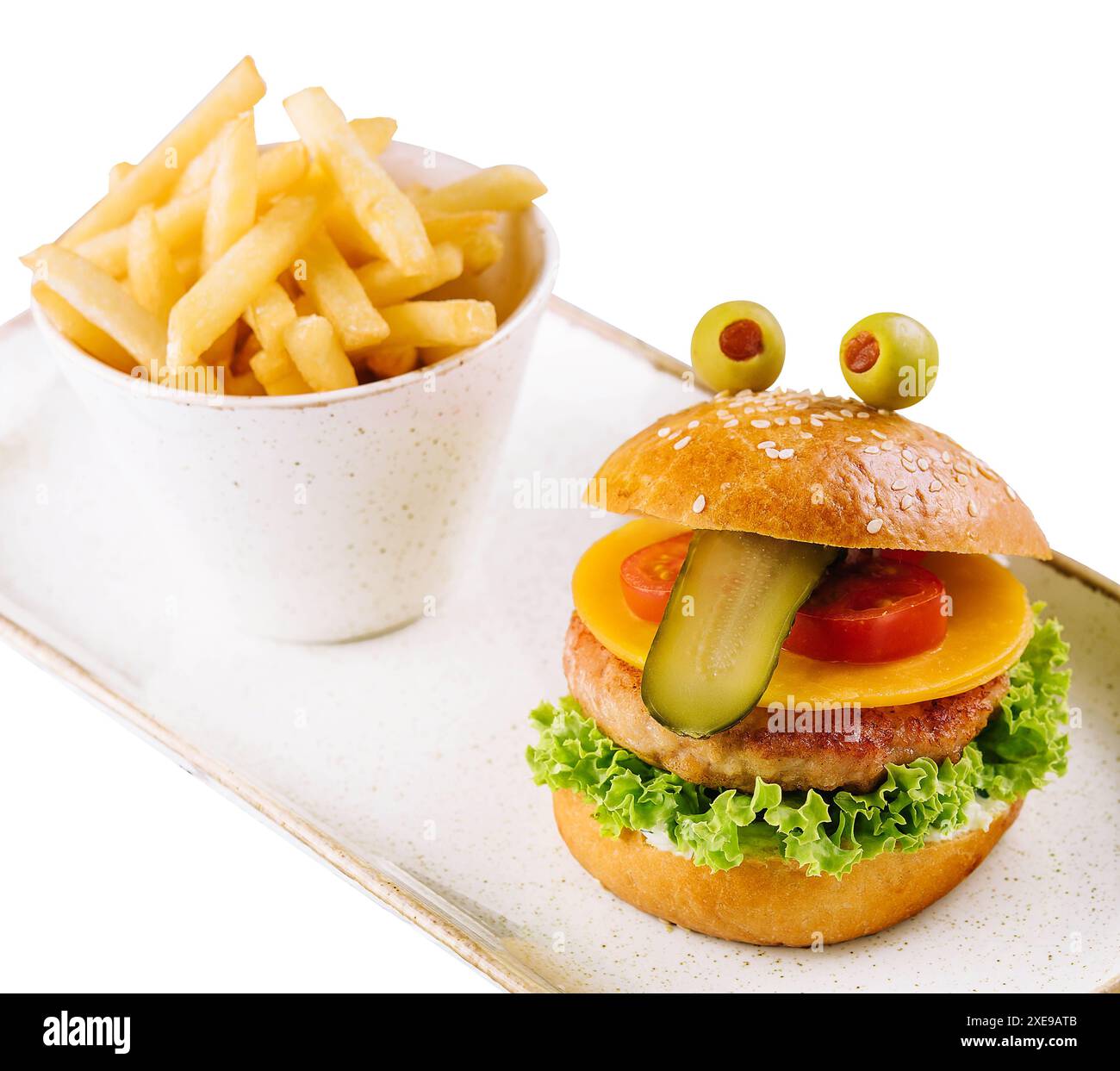 Kinderburger und Pommes Frites auf weißem Hintergrund Stockfoto