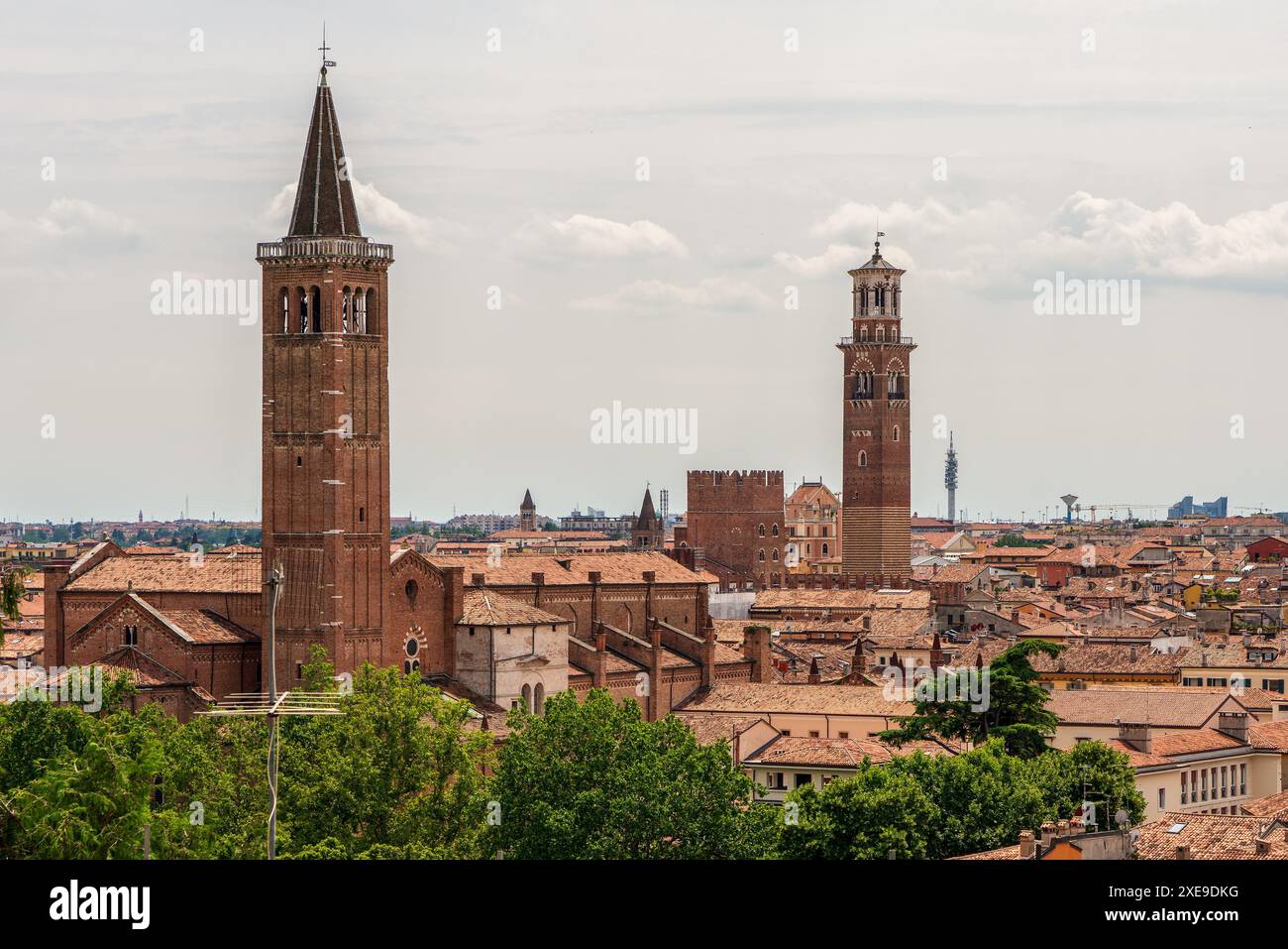Panoramablick auf die Altstadt von Verona in Italien. Stockfoto