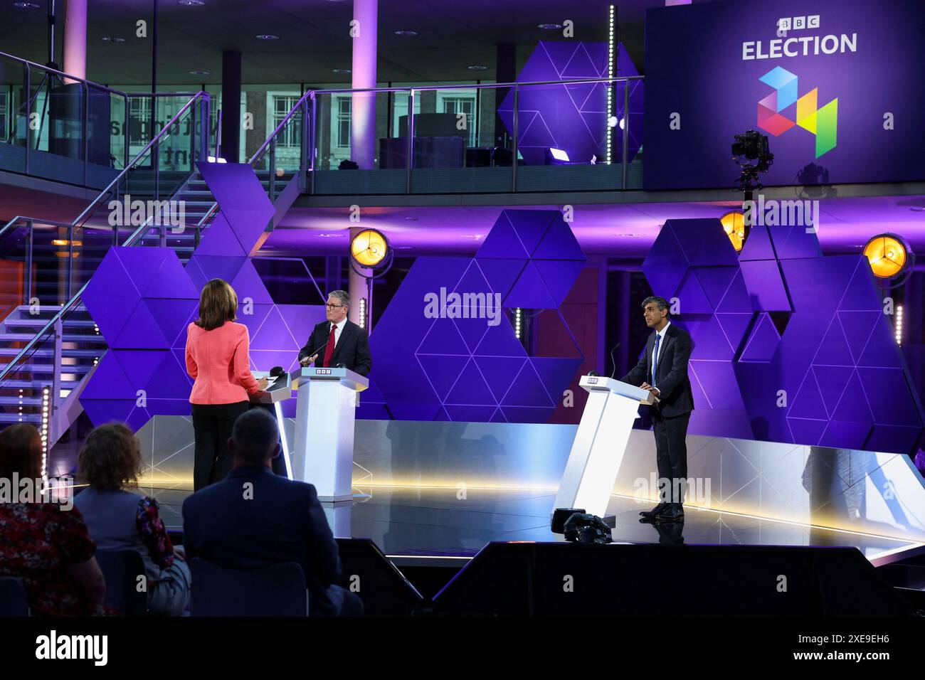 Moderator Mishal Husain mit Labour-Führer Sir Keir Starmer und Premierminister Rishi Sunak während ihrer Head-to-Head-Debatte der BBC in Nottingham. Bilddatum: Mittwoch, 26. Juni 2024. Stockfoto