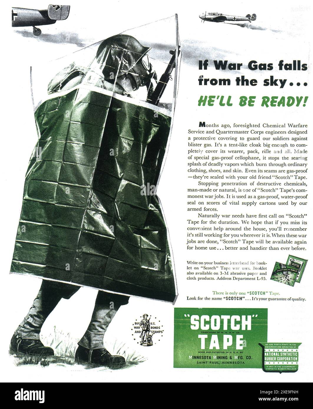 1943 WW2 Scotch-Tape (Division of 3M Products) Werbespot – „wenn Kriegsgas vom Himmel fällt... wird er bereit sein!“ - Soldat des Chemical Warfare Service in Uniform Stockfoto