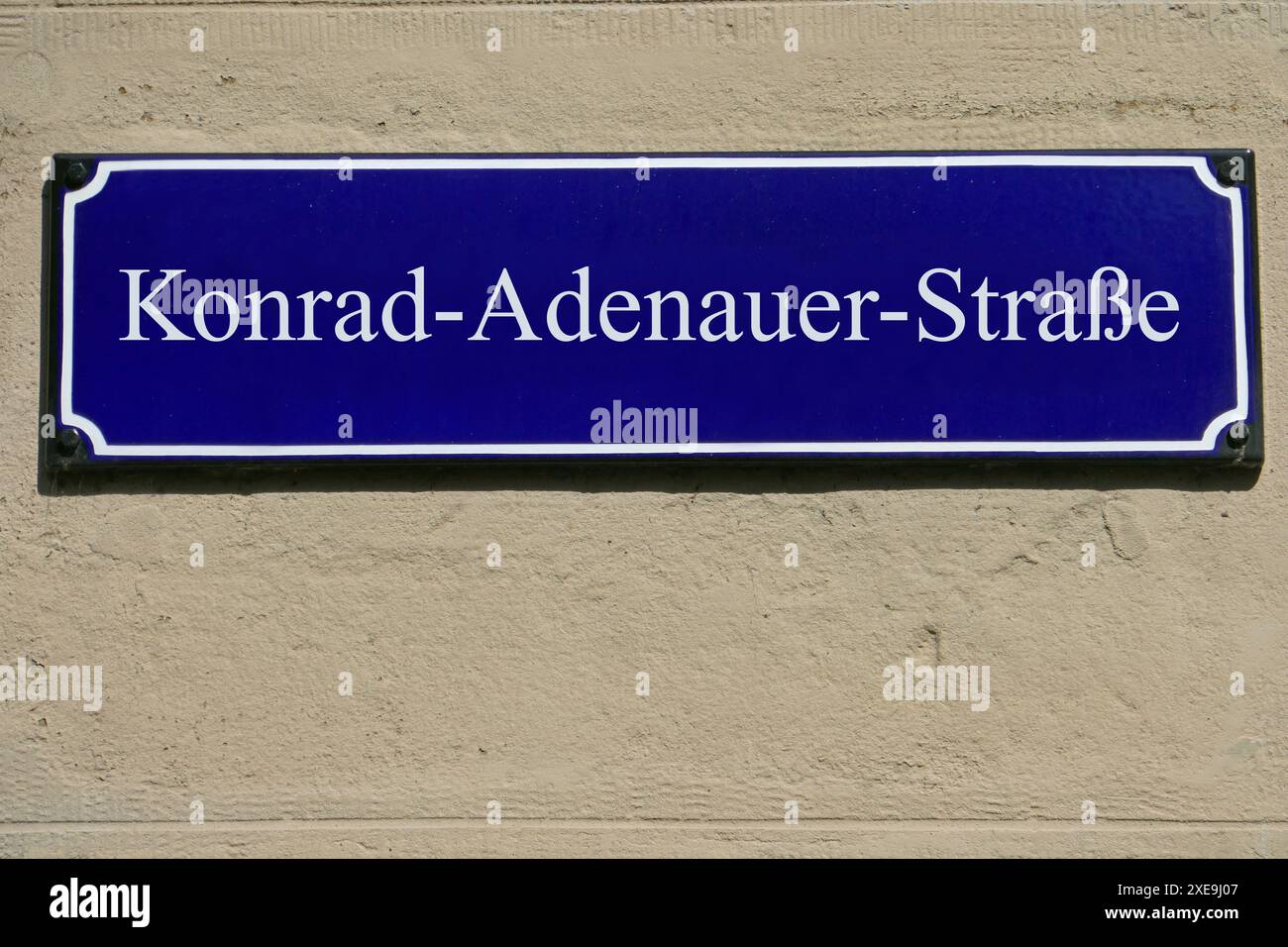 Emailschild Konrad-Adenauer-StraÃŸe Stockfoto