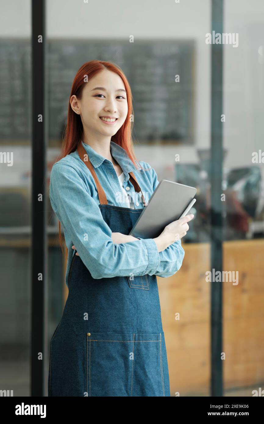 Gründung des Unternehmens, Frauen führen das neue Unternehmen selbstbewusst Stockfoto