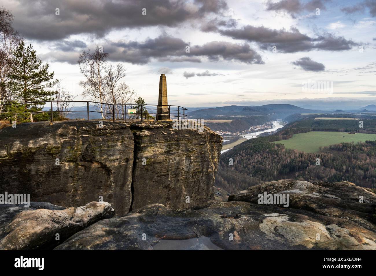 Der Wettin-Obelisk am Lilienstein aus verschiedenen Perspektiven Stockfoto