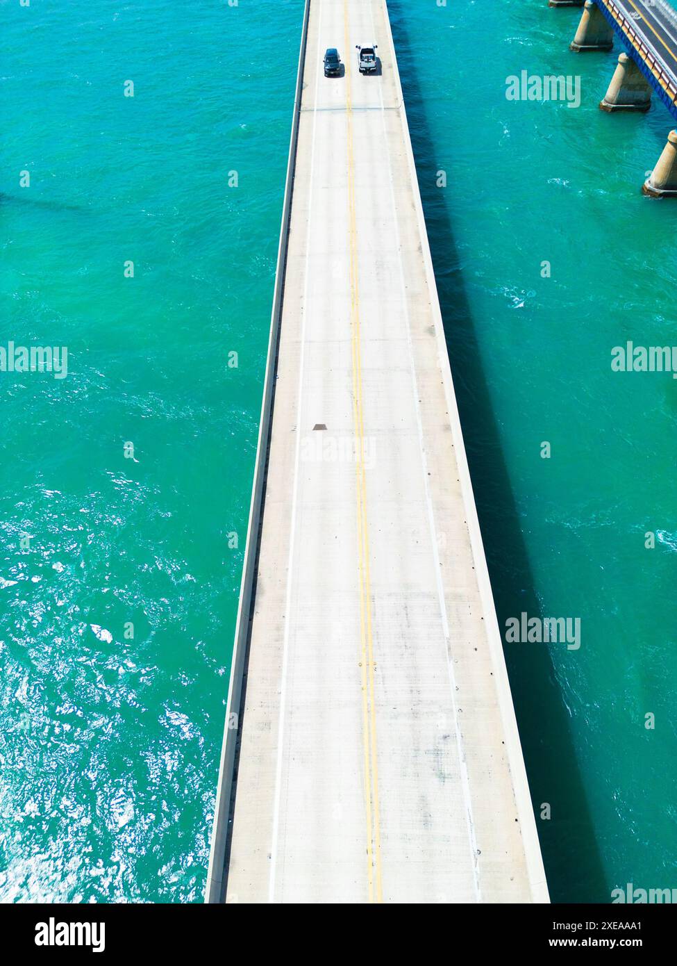 Blick aus der Vogelperspektive über die historische 7 Mile Bridge in den Florida Keys Stockfoto