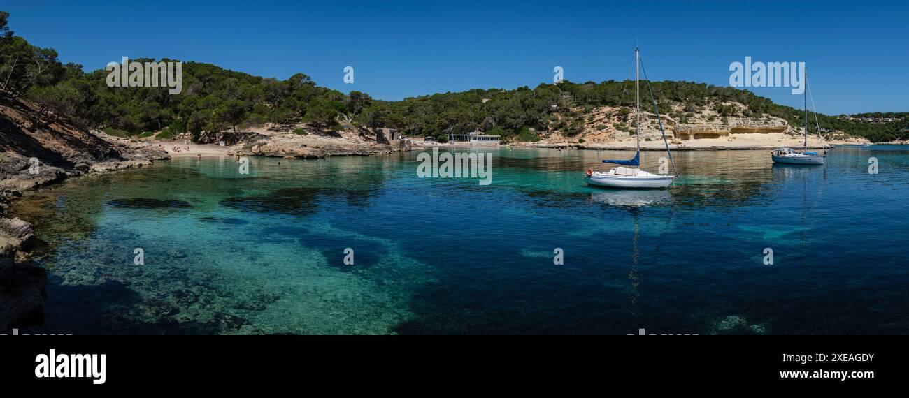 Segelboot vor Anker Stockfoto