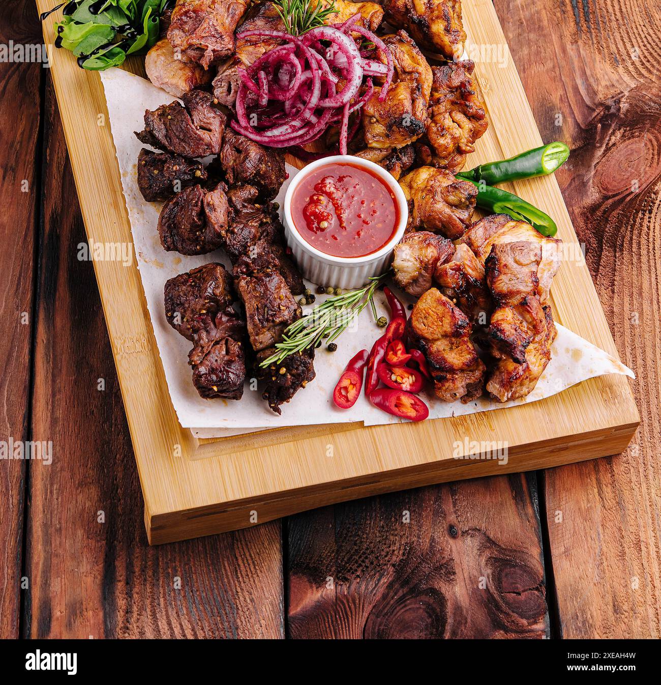 Auswahl verschiedener Grillgerichte Grillfleisch Stockfoto