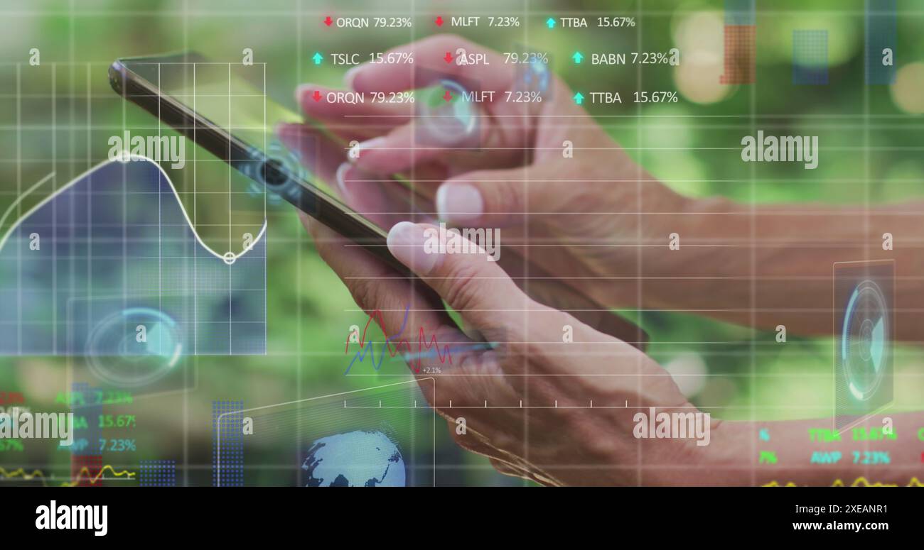 Bild der Datenverarbeitung über kaukasierin mit Smartphone Stockfoto