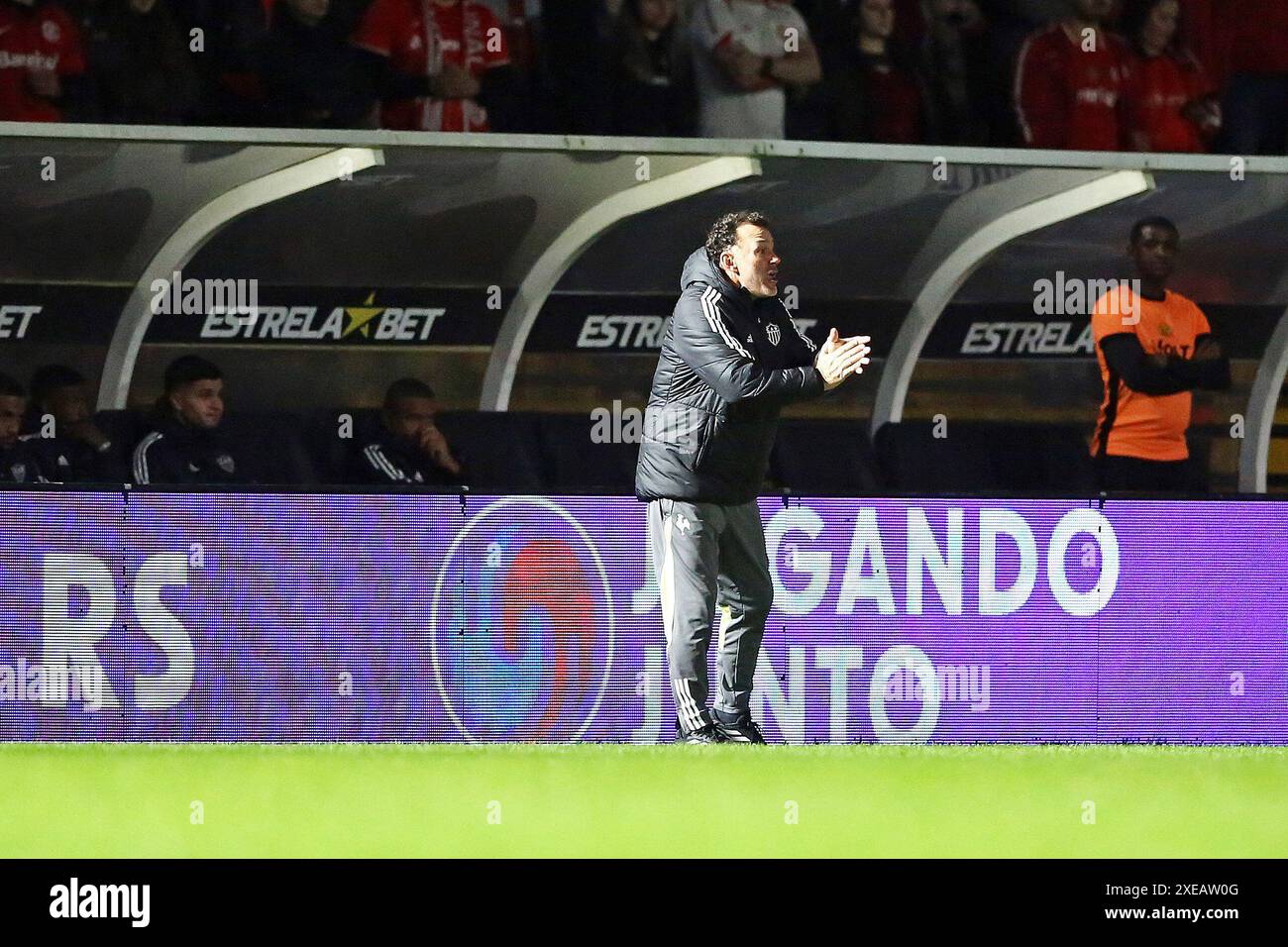 Criciuma, Brasilien. Juni 2024. Gabriel Milito Cheftrainer von Atletico Mineiro, während des Spiels zwischen Internacional und Atletico Mineiro für die brasilianische Serie A 2024, am 26. Juni im Heriberto Hulse Stadium in Criciuma, Brasilien. Foto: Heuler Andrey/DiaEsportivo/Alamy Live News Credit: DiaEsportivo/Alamy Live News Stockfoto