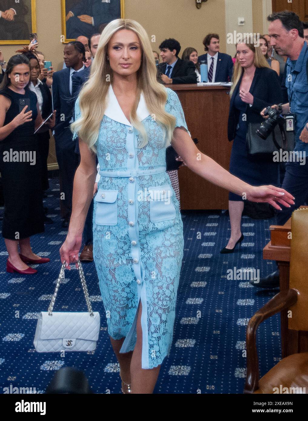 Paris Hilton, Living-Experience Advocate und CEO, 11:11 Media, kommt zu einem House Committee on Ways and Means Hearing „Strenging Child Welfare and Protecting Americas Children“ im Longworth House Office Building in Washington, DC, Mittwoch, 26. Juni 2024. Quelle: Rod Lamkey/CNP/MediaPunch Stockfoto