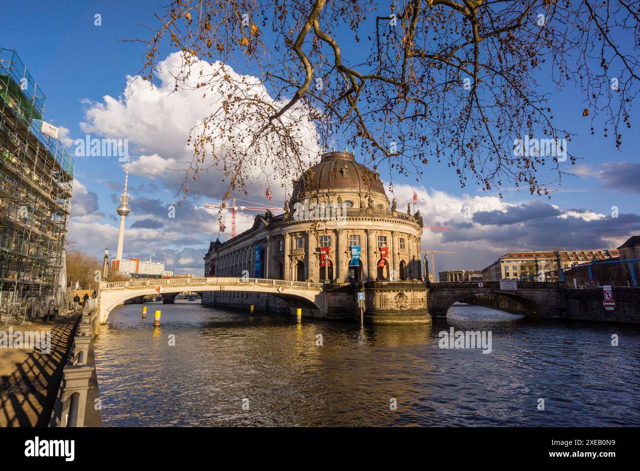 Bode Museum und Brücke über die Spree Stockfoto