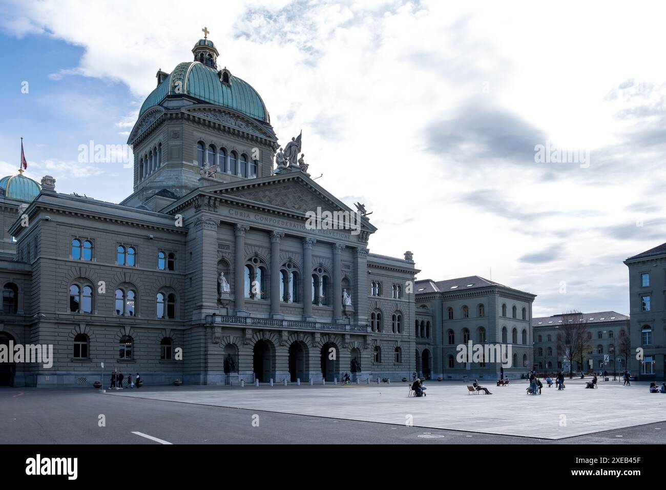 Blick auf das zentrale Gebäude des Schweizer Bundespalastes, Sitz der Schweizer Regierung, in Bern, de facto Hauptstadt der Schweiz Stockfoto