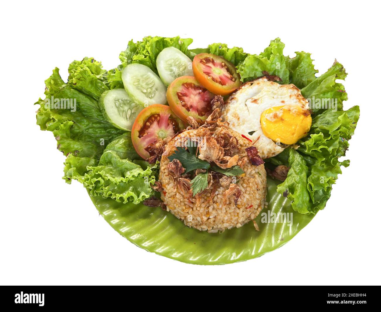 ried ried Reis oder nasi goreng ist ein Lebensmittel, das aus frittiertem Reis aus Asien hergestellt wird. Isoliert auf weißem Hintergrund Stockfoto