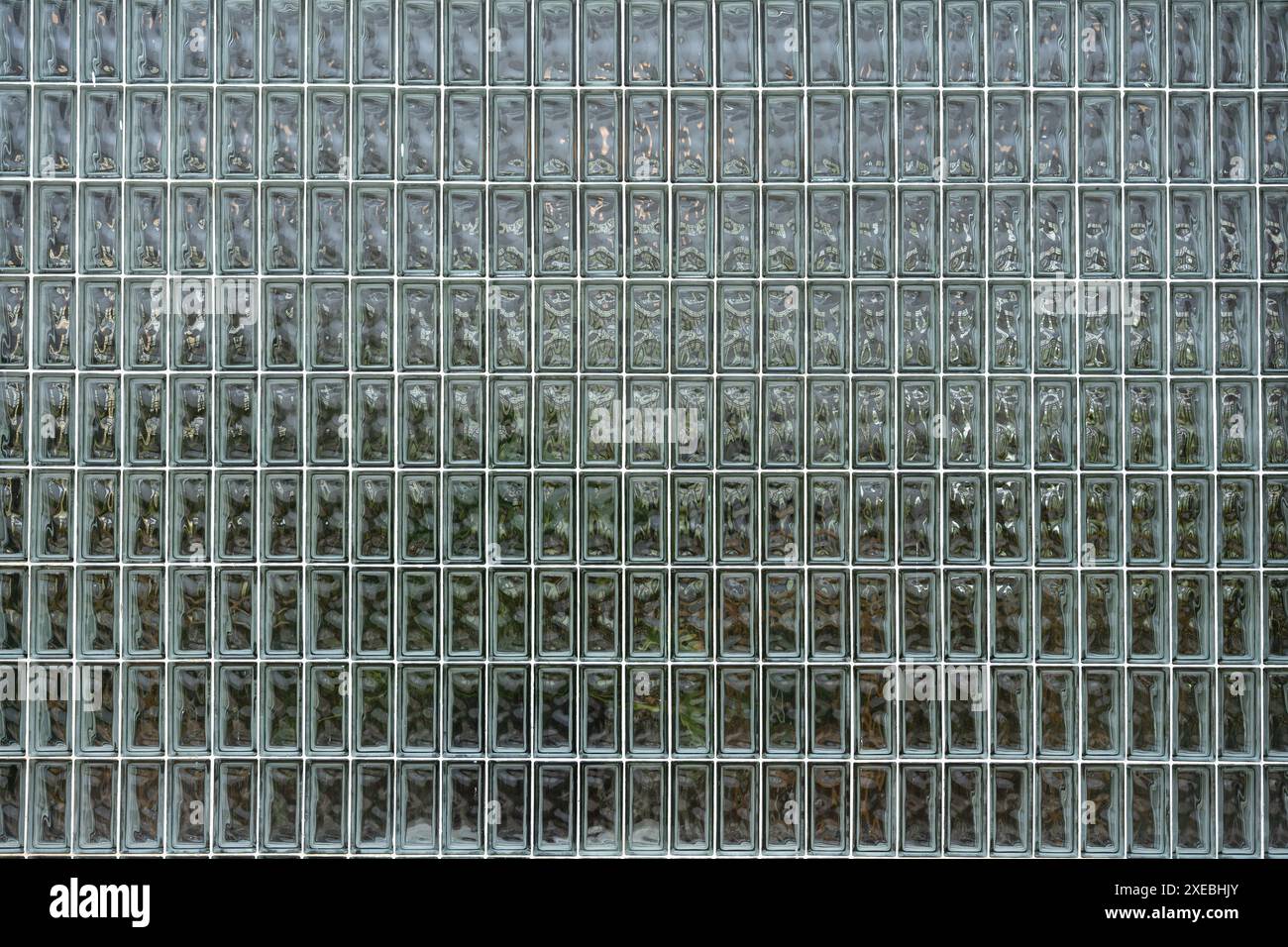 Hochglanzglasblöcke Muster von Vintage-Wandhintergrund. Trenngebäude im Außenbereich Stockfoto