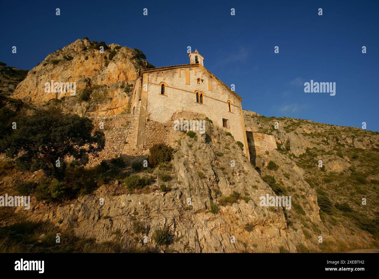 Romanische Eremitage von Mare de DÃ de la Pedra. Ã-ger-Tal. Montsec d' Ares.Lleida.Pyrenäengebirge.Katalonien.Spanien. Stockfoto