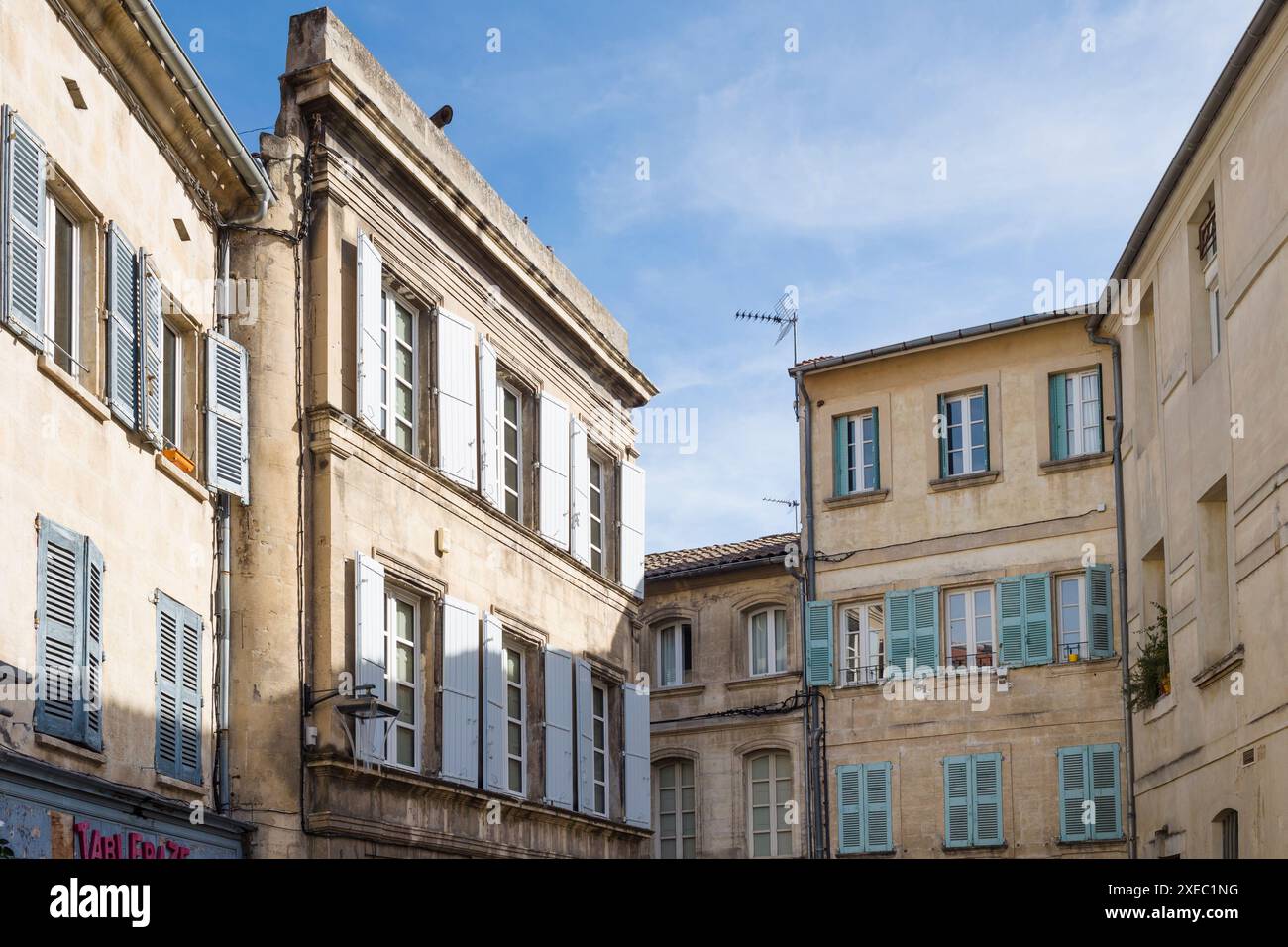 Typische alte Steinhäuser in Avignon, Frankreich. Stockfoto
