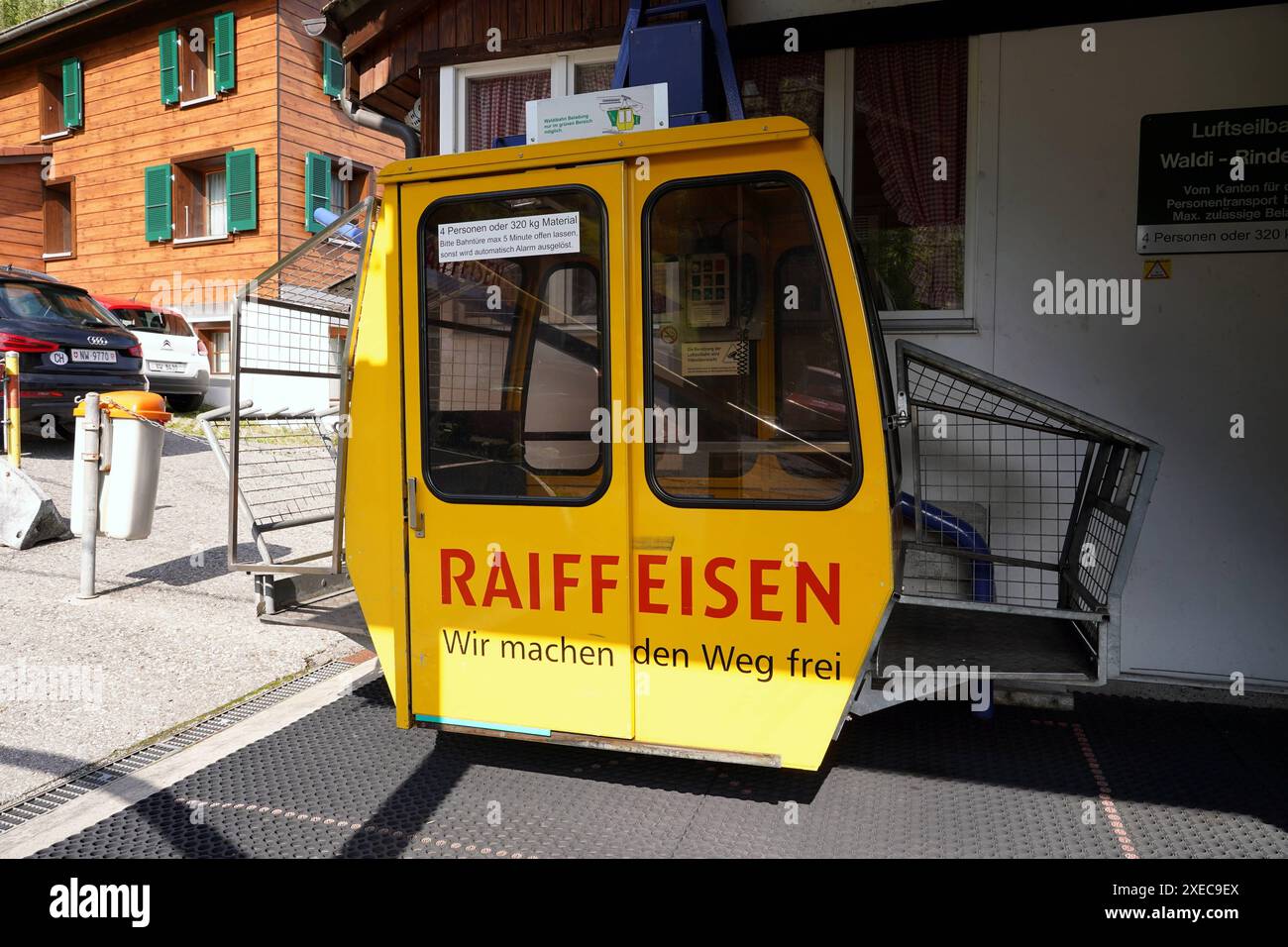 Anton Geisser 27.06.2024 Emmetten NW Schweiz.Kleinstseilbahn. Bild : die Nidwaldner Waldibahn laesst sich neu mit dem handlichen Steuern. Sensoren stoppen die Bahn bei Sturm. *** Anton Geisser 27 06 2024 Emmetten NW Schweiz Miniaturbahn Bild die Waldibahn in Nidwalden kann nun per Handy gesteuert werden Sensoren stoppen die Seilbahn im Sturm Stockfoto