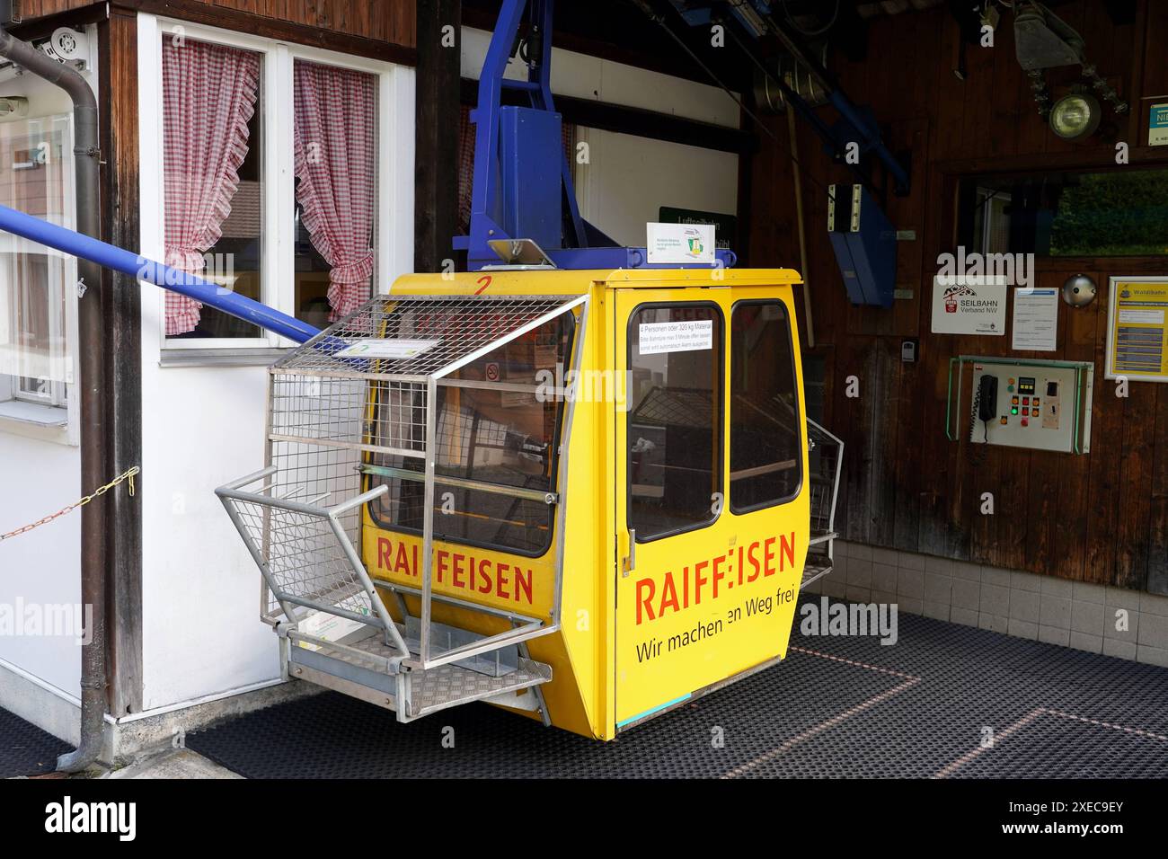 Anton Geisser 27.06.2024 Emmetten NW Schweiz.Kleinstseilbahn. Bild : die Nidwaldner Waldibahn laesst sich neu mit dem handlichen Steuern. Sensoren stoppen die Bahn bei Sturm. *** Anton Geisser 27 06 2024 Emmetten NW Schweiz Miniaturbahn Bild die Waldibahn in Nidwalden kann nun per Handy gesteuert werden Sensoren stoppen die Seilbahn im Sturm Stockfoto