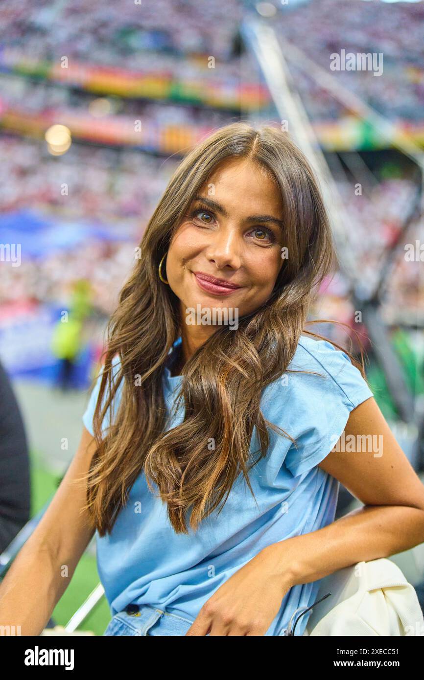 Lea Wagner, Sportmoderatorin ARD Sport Moderatorin, Sportmoderatorin, Journalistin, das erste, Fernsehmoderatorin, TV, in der Gruppe Ein Bühnenspiel DEUTSCHLAND - SCHWEIZ 1-1 der UEFA-Europameisterschaften 2024 am 23. Juni 2024 in Frankfurt, Deutschland. Fotograf: Peter Schatz Stockfoto