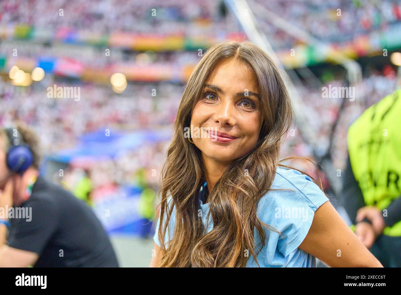 Lea Wagner, Sportmoderatorin ARD Sport Moderatorin, Sportmoderatorin, Journalistin, das erste, Fernsehmoderatorin, TV, in der Gruppe Ein Bühnenspiel DEUTSCHLAND - SCHWEIZ 1-1 der UEFA-Europameisterschaften 2024 am 23. Juni 2024 in Frankfurt, Deutschland. Fotograf: Peter Schatz Stockfoto