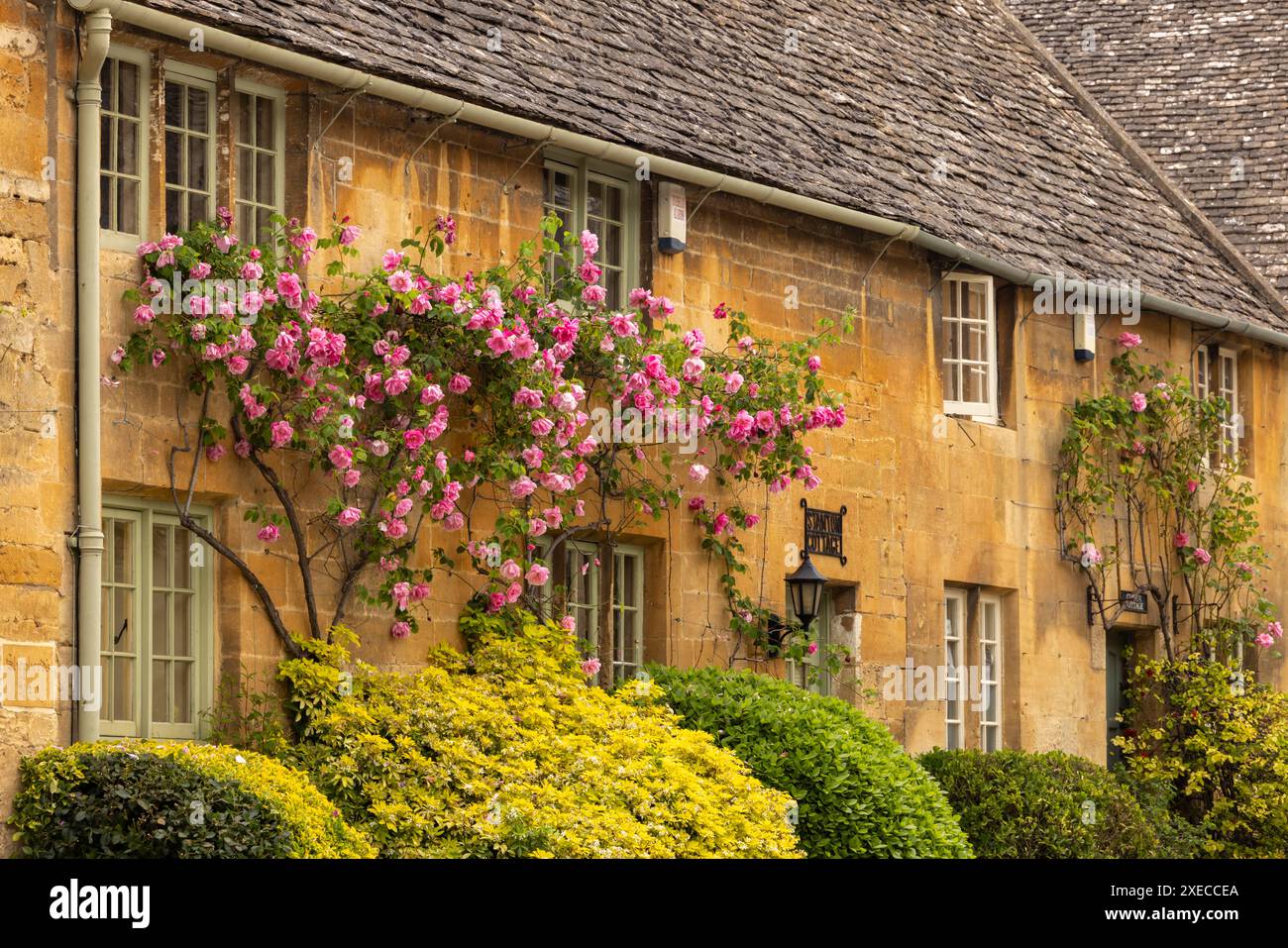 Hübsches Ferienhaus im Cotswolds-Dorf Stanton, Gloucestershire, England. Frühjahr (Mai) 2024. Stockfoto
