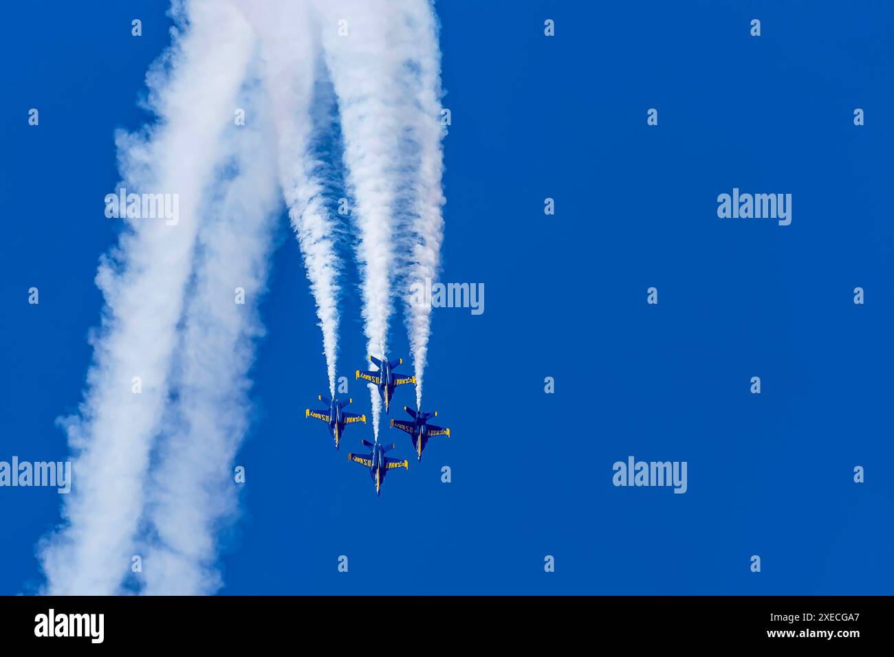 Blue Angels Soar: Präzisionstraining für Saisondebüt Stockfoto