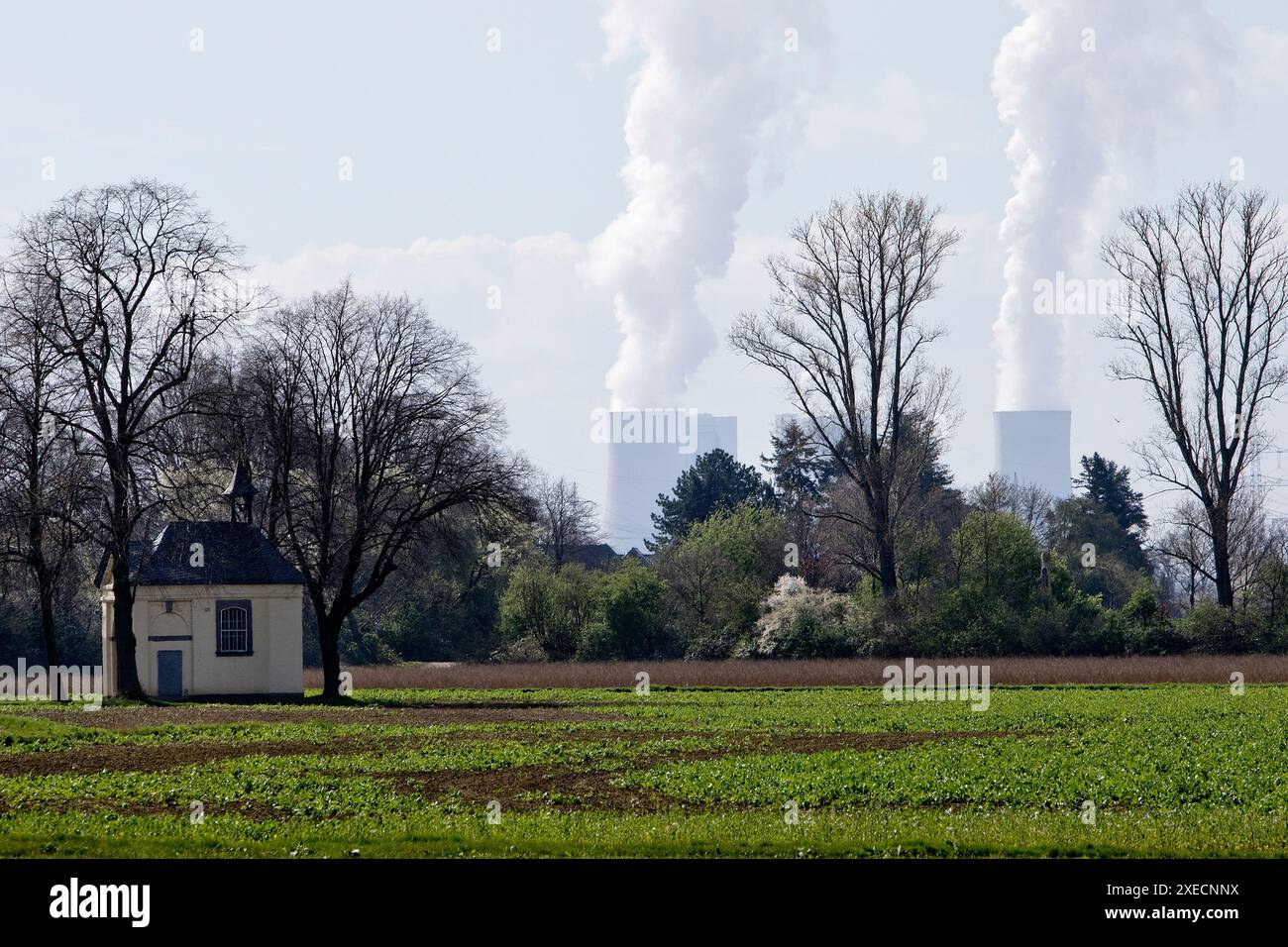 Burgkapelle Haus Horr vor dem Kraftwerk Neurath, Grevenbroich, Deutschland, Europa Stockfoto