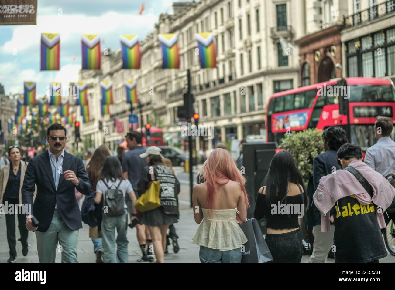 LONDON, 17. JUNI 2024: Regent Street Shopping Street Szene. Wahrzeichen Londons Einzelhandelsziel Stockfoto