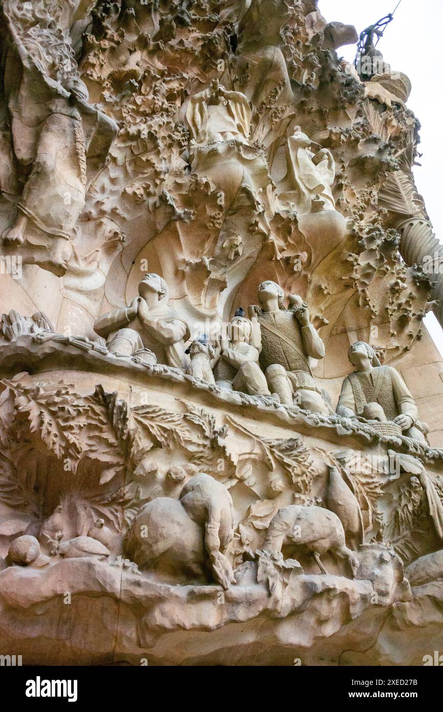 Barcelona, Spanien, architektonische Details, berühmtes spanisches historisches Denkmal, Kathedrale, Skulptur mit niedrigem Relief, Barcelone sagrada familia, Stockfoto