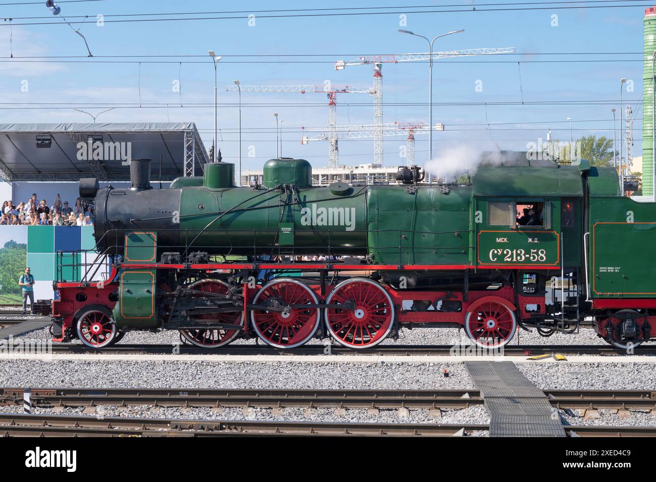 SANKT PETERSBURG, RUSSLAND - 27. AUGUST 2023: Sowjetische Personendampflokomotive Typ 1-3-1 Su213-58 (Sormovsky verstärkt) auf der Retro-Lokomotivschau. Stockfoto