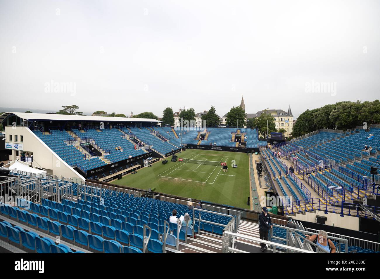 Eine allgemeine Ansicht des Hofes am 6. Tag des Rothesay International im Devonshire Park, Eastbourne. Bilddatum: Donnerstag, 27. Juni 2024. Stockfoto