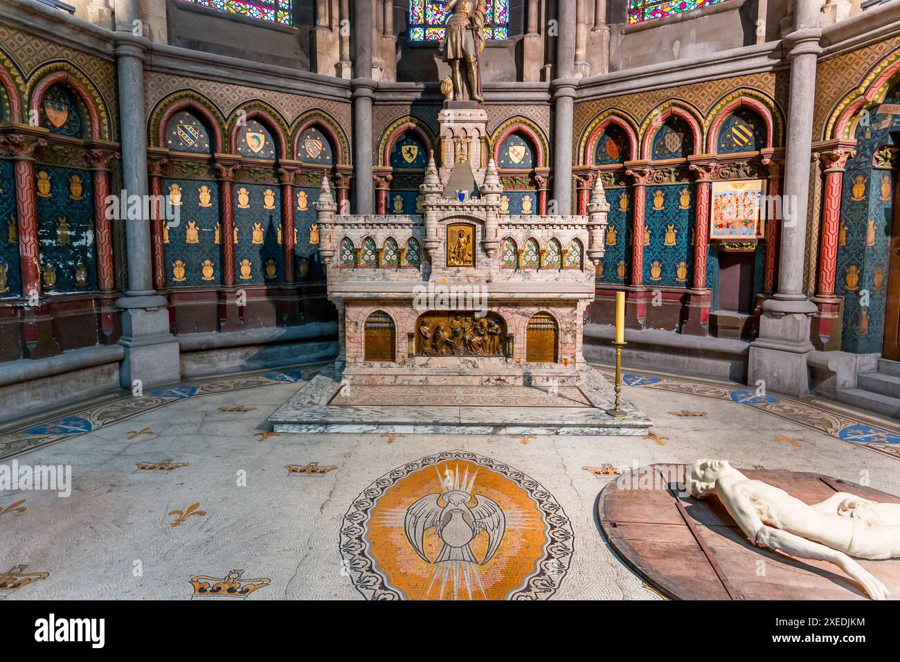 LILLE FRANKREICH, 15. JUNI 2024 : Innenräume und architektonische Dekorationen der Kathedrale unserer Lieben Frau de la Treille Stockfoto