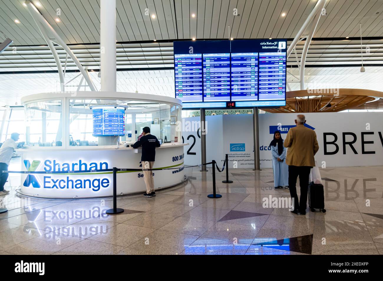 Geldwechselstand, Fluginformationsbildschirm, Flughafen Jeddah, Saudi-Arabien, JED, Asien Stockfoto