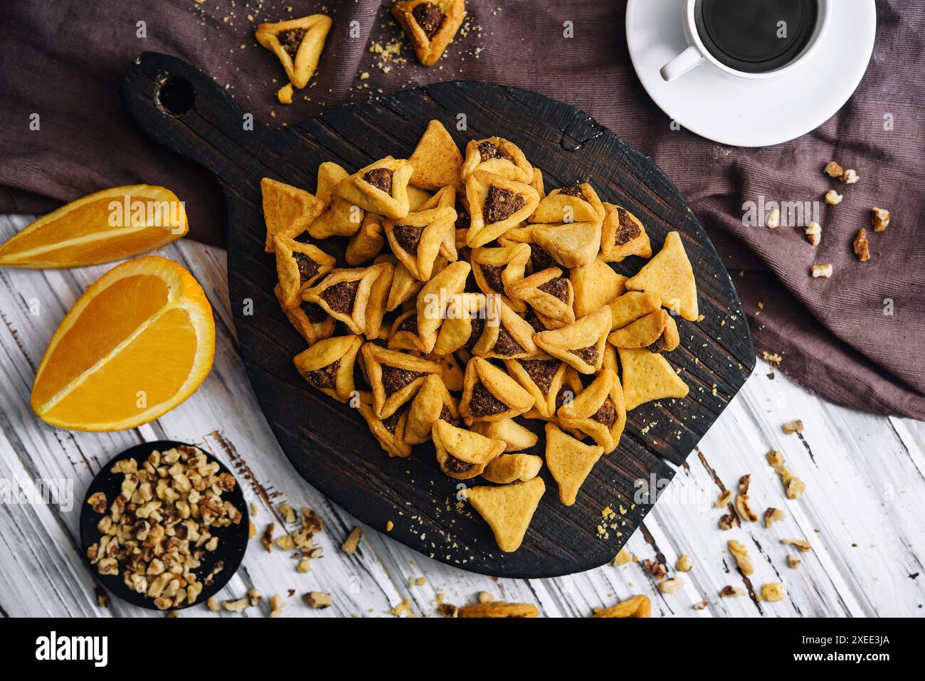 Hausgemachte Schokoladenspäne und Nusskekse Stockfoto