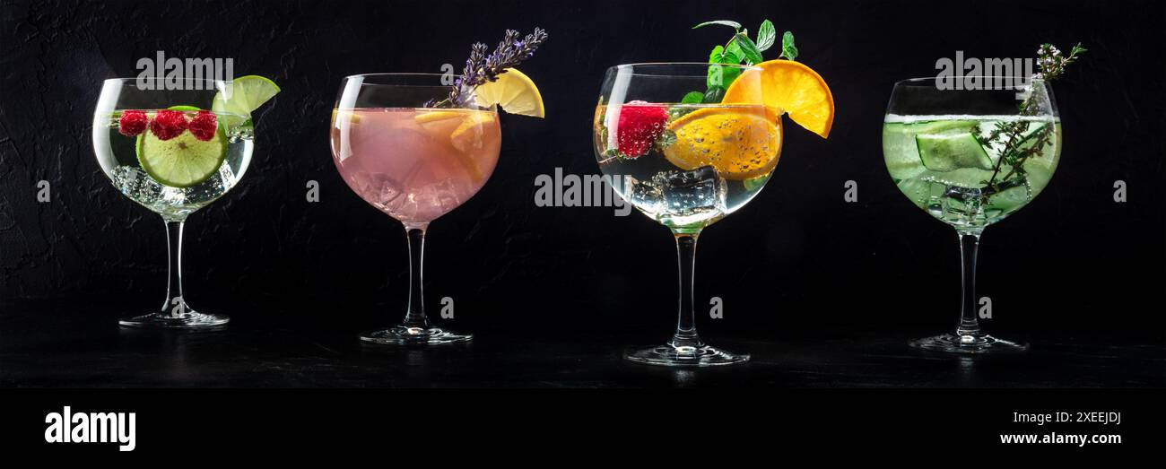 Ausgefallene Cocktails mit frischem Obst. Gin Tonic Drinks mit Eis auf einer Party Stockfoto