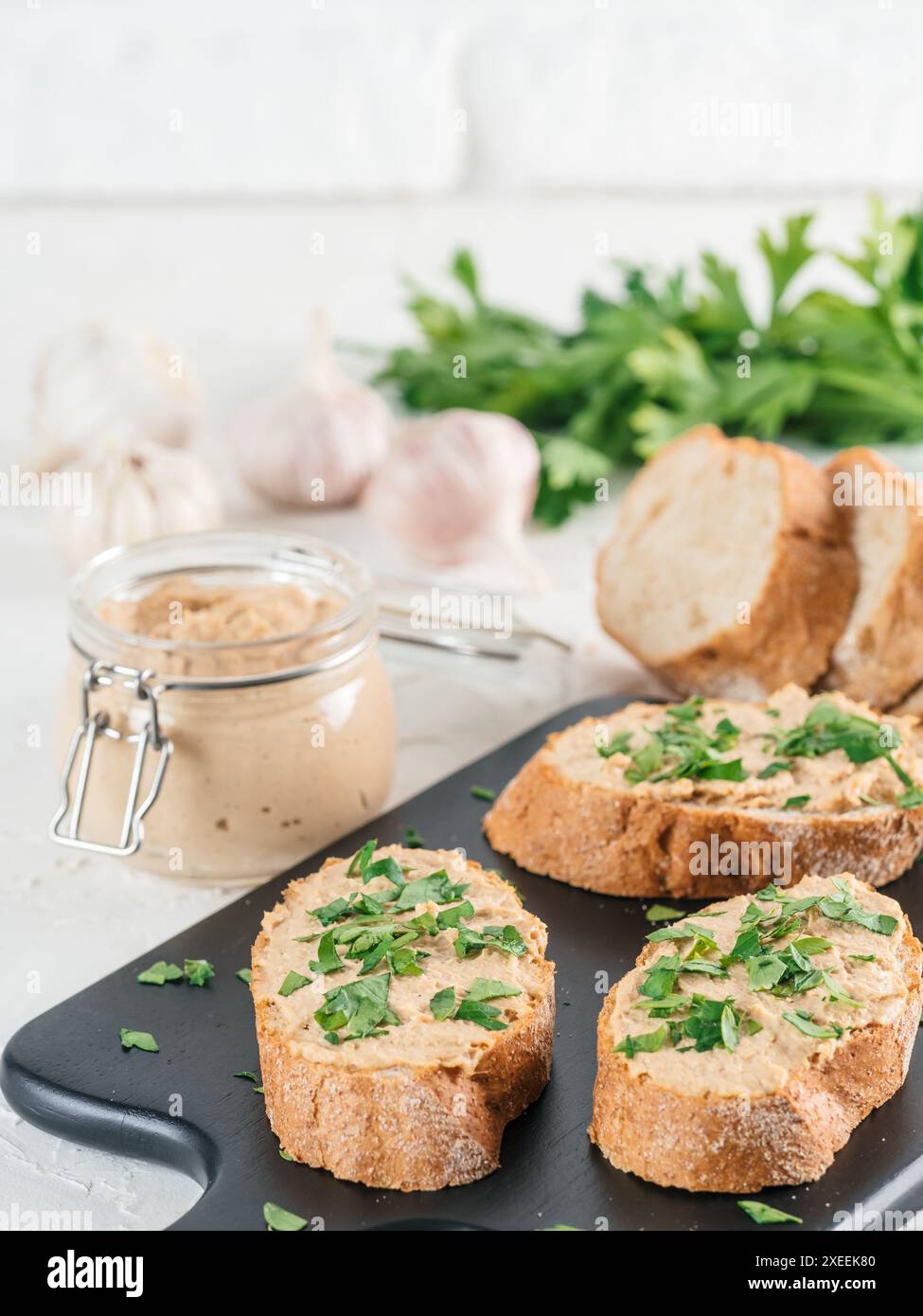 Hausgemachte putenpastete auf Brot Stockfoto