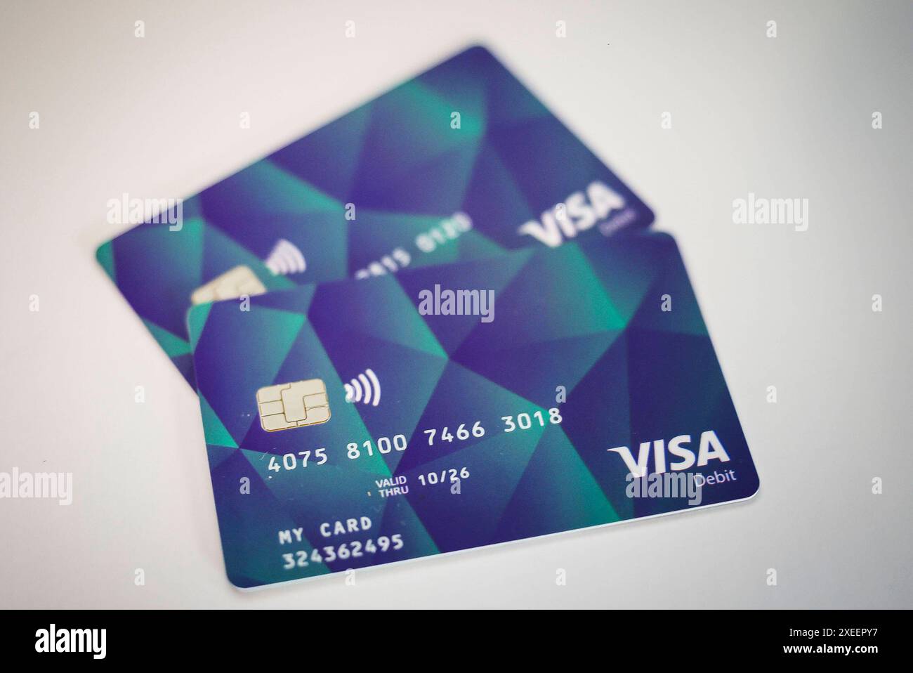 27.06.24, Handenberg, AUT, unterwegs in Oberösterreich, Themenbild, Symbolbild, Verschiedene Themenbilder, Sachleistungskarte, Asylwerber, im Bild im Linzer Landhaus wurde heute die neue Sachleistungskarte für Asylwerber/innen präsentiert. Teilnehmer der Pressekonferenz waren Landeshauptmann mag. Thomas Stelzer, Integrations-Landesrat Dr. Wolfgang Hattmannsdorfer und Dr. Walter Aichinger, Präsident des OÖ. Rote Kreuzes . Die Karte erleichtert die Verteilung notwendiger Güter und unterstützt die lokale Wirtschaft. Diese Karte stellt einen wichtigen Schritt zur transparenten Unterstützung der AS Stockfoto