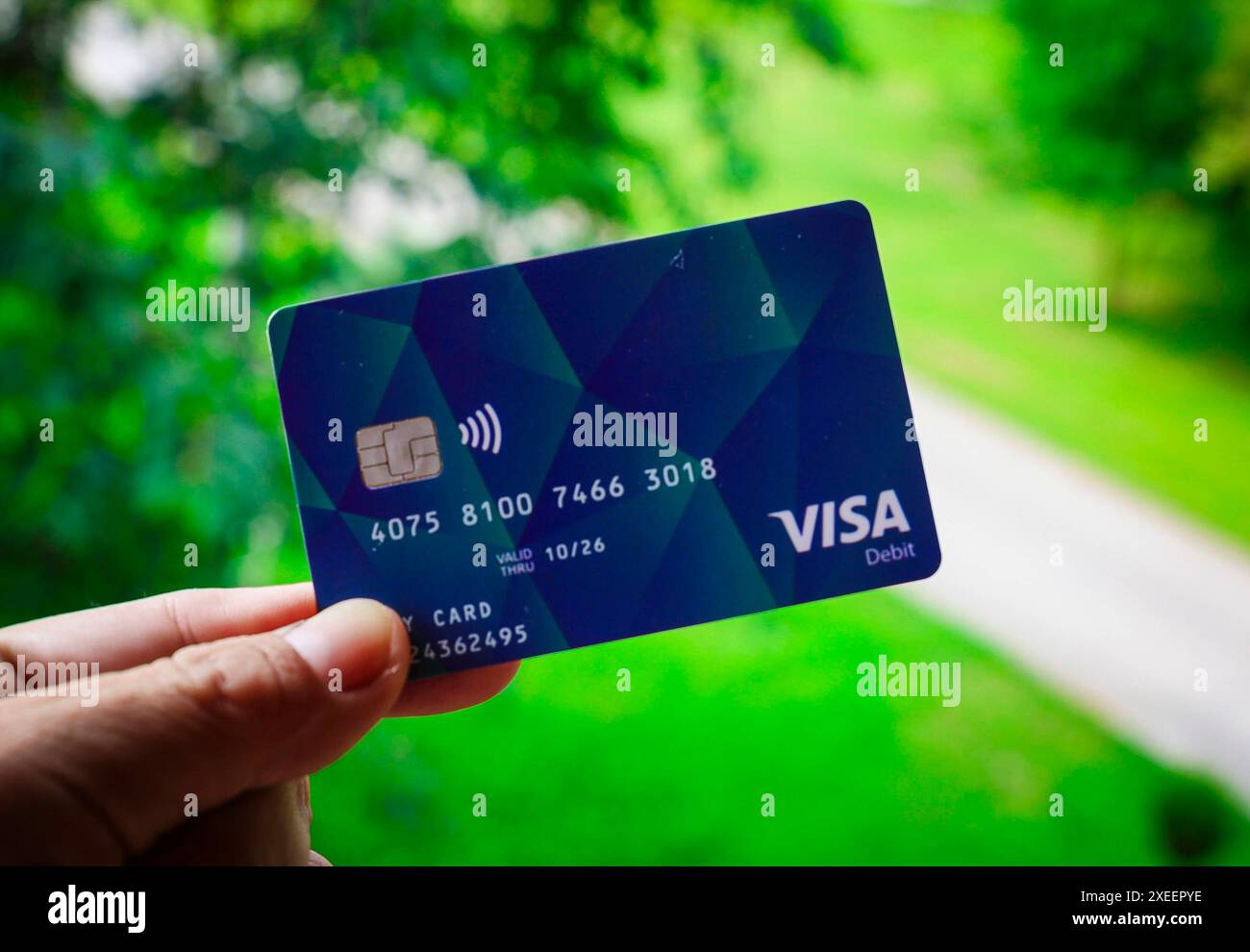 27.06.24, Handenberg, AUT, unterwegs in Oberösterreich, Themenbild, Symbolbild, Verschiedene Themenbilder, Sachleistungskarte, Asylwerber, im Bild im Linzer Landhaus wurde heute die neue Sachleistungskarte für Asylwerber/innen präsentiert. Teilnehmer der Pressekonferenz waren Landeshauptmann mag. Thomas Stelzer, Integrations-Landesrat Dr. Wolfgang Hattmannsdorfer und Dr. Walter Aichinger, Präsident des OÖ. Rote Kreuzes . Die Karte erleichtert die Verteilung notwendiger Güter und unterstützt die lokale Wirtschaft. Diese Karte stellt einen wichtigen Schritt zur transparenten Unterstützung der AS Stockfoto