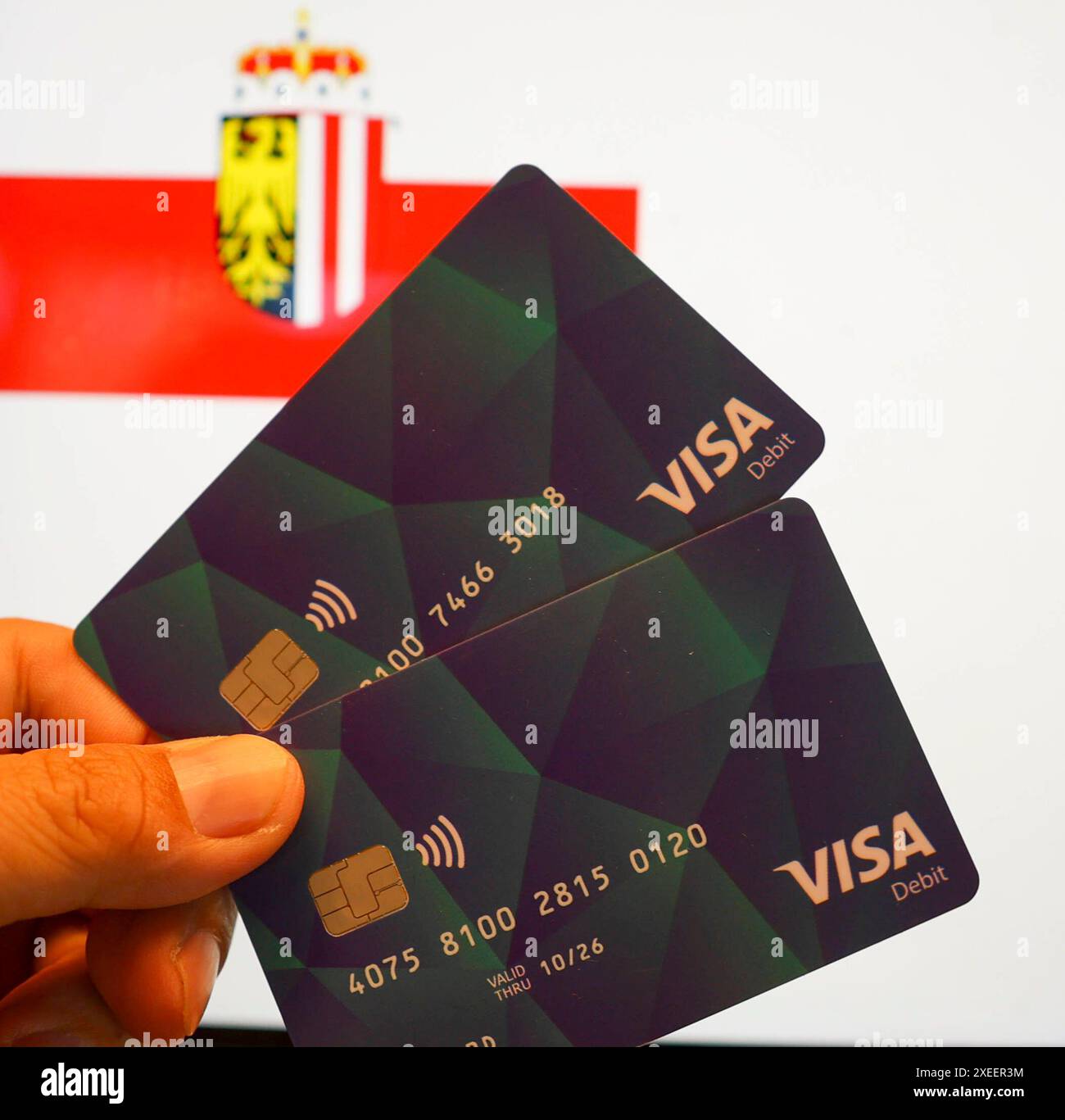 27.06.24, Handenberg, AUT, unterwegs in Oberösterreich, Themenbild, Symbolbild, Verschiedene Themenbilder, Sachleistungskarte, Asylwerber, im Bild im Linzer Landhaus wurde heute die neue Sachleistungskarte für Asylwerber/innen präsentiert. Teilnehmer der Pressekonferenz waren Landeshauptmann mag. Thomas Stelzer, Integrations-Landesrat Dr. Wolfgang Hattmannsdorfer und Dr. Walter Aichinger, Präsident des OÖ. Rote Kreuzes . Die Karte erleichtert die Verteilung notwendiger Güter und unterstützt die lokale Wirtschaft. Diese Karte stellt einen wichtigen Schritt zur transparenten Unterstützung der AS Stockfoto