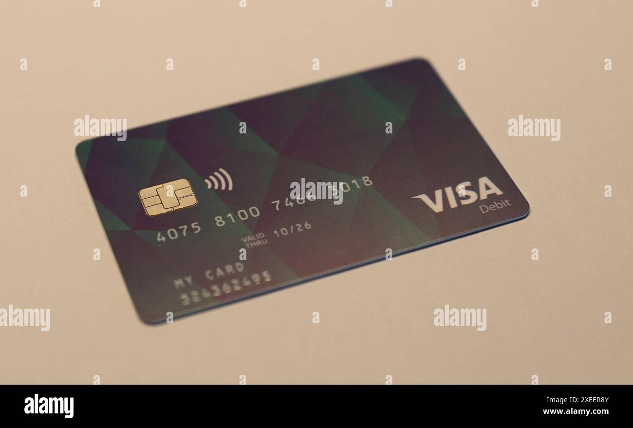 27.06.24, Handenberg, AUT, unterwegs in Oberösterreich, Themenbild, Symbolbild, Verschiedene Themenbilder, Sachleistungskarte, Asylwerber, im Bild im Linzer Landhaus wurde heute die neue Sachleistungskarte für Asylwerber/innen präsentiert. Teilnehmer der Pressekonferenz waren Landeshauptmann mag. Thomas Stelzer, Integrations-Landesrat Dr. Wolfgang Hattmannsdorfer und Dr. Walter Aichinger, Präsident des OÖ. Rote Kreuzes . Die Karte erleichtert die Verteilung notwendiger Güter und unterstützt die lokale Wirtschaft. Diese Karte stellt einen wichtigen Schritt zur transparenten Unterstützung der AS Stockfoto