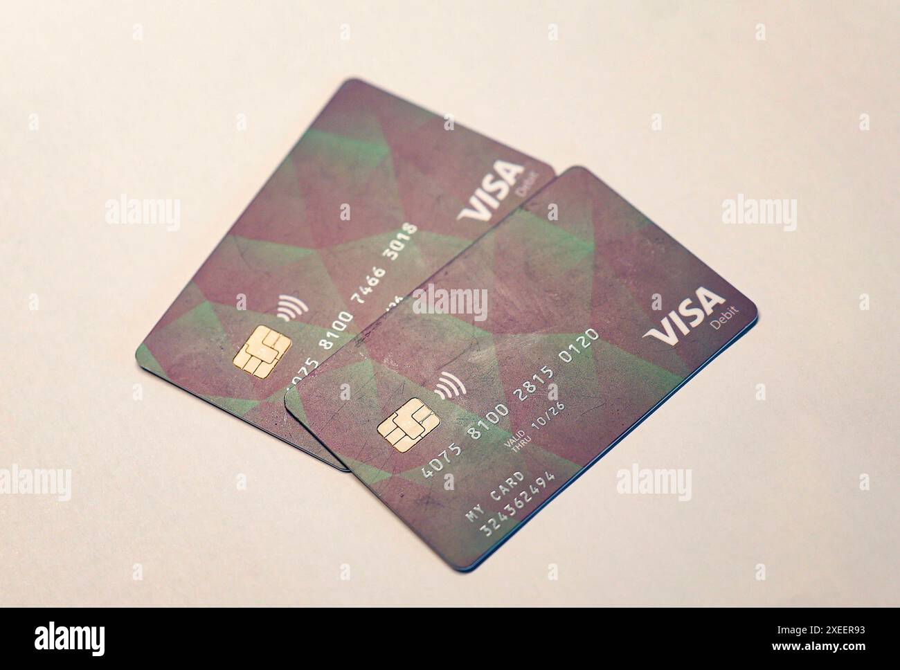 27.06.24, Handenberg, AUT, unterwegs in Oberösterreich, Themenbild, Symbolbild, Verschiedene Themenbilder, Sachleistungskarte, Asylwerber, im Bild im Linzer Landhaus wurde heute die neue Sachleistungskarte für Asylwerber/innen präsentiert. Teilnehmer der Pressekonferenz waren Landeshauptmann mag. Thomas Stelzer, Integrations-Landesrat Dr. Wolfgang Hattmannsdorfer und Dr. Walter Aichinger, Präsident des OÖ. Rote Kreuzes . Die Karte erleichtert die Verteilung notwendiger Güter und unterstützt die lokale Wirtschaft. Diese Karte stellt einen wichtigen Schritt zur transparenten Unterstützung der AS Stockfoto