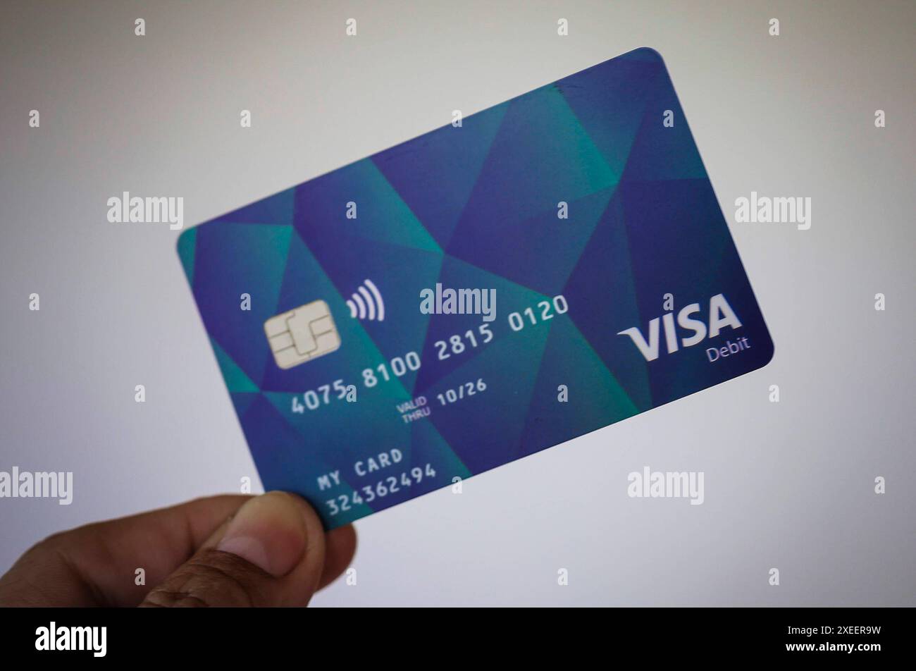 27.06.24, Handenberg, AUT, unterwegs in Oberösterreich, Themenbild, Symbolbild, Verschiedene Themenbilder, Sachleistungskarte, Asylwerber, im Bild im Linzer Landhaus wurde heute die neue Sachleistungskarte für Asylwerber/innen präsentiert. Teilnehmer der Pressekonferenz waren Landeshauptmann mag. Thomas Stelzer, Integrations-Landesrat Dr. Wolfgang Hattmannsdorfer und Dr. Walter Aichinger, Präsident des OÖ. Rote Kreuzes . Die Karte erleichtert die Verteilung notwendiger Güter und unterstützt die lokale Wirtschaft. Diese Karte stellt einen wichtigen Schritt zur transparenten Unterstützung der AS Stockfoto