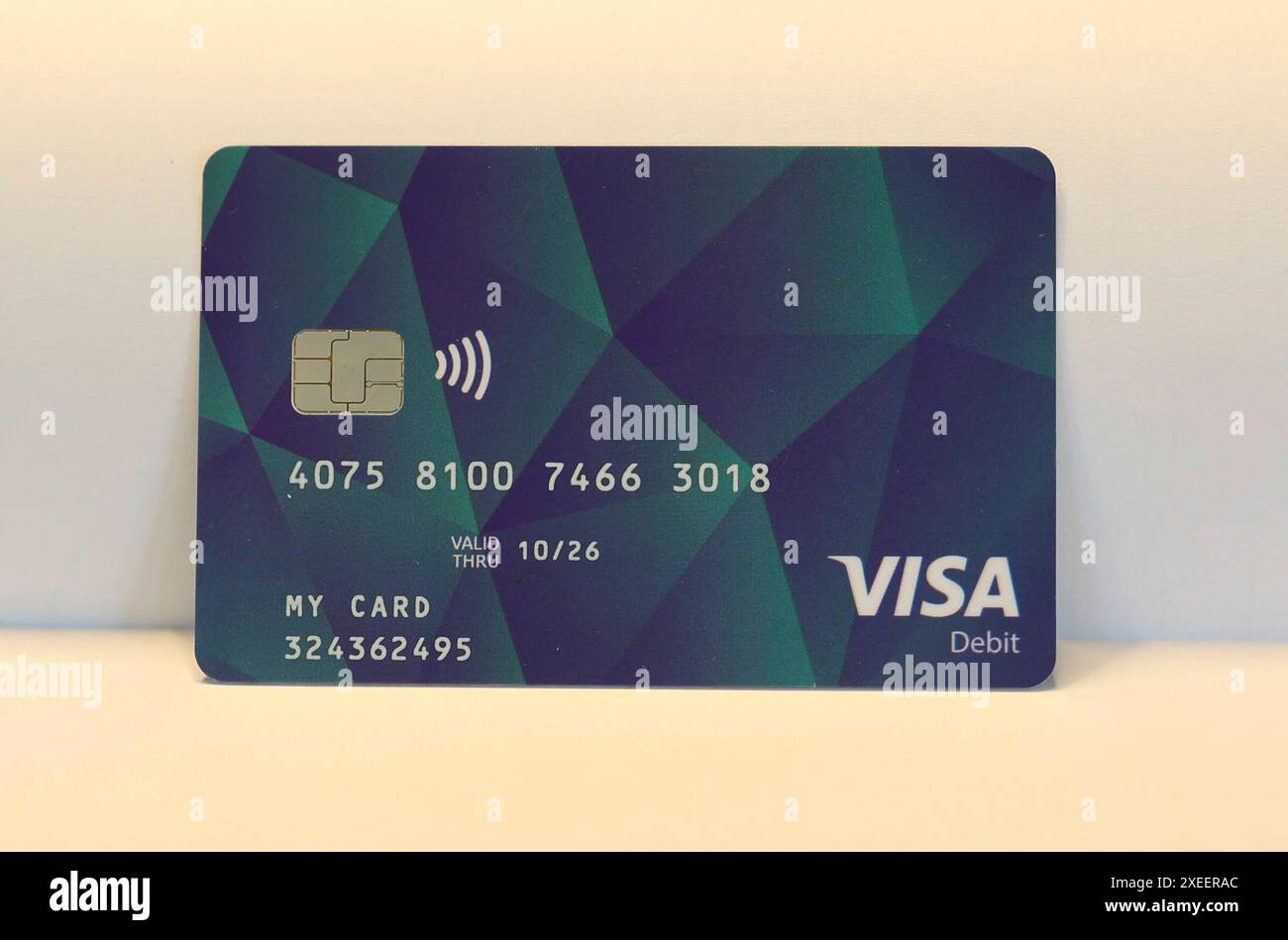 27.06.24, Handenberg, AUT, unterwegs in Oberösterreich, Themenbild, Symbolbild, Verschiedene Themenbilder, Sachleistungskarte, Asylwerber, im Bild im Linzer Landhaus wurde heute die neue Sachleistungskarte für Asylwerber/innen präsentiert. Teilnehmer der Pressekonferenz waren Landeshauptmann mag. Thomas Stelzer, Integrations-Landesrat Dr. Wolfgang Hattmannsdorfer und Dr. Walter Aichinger, Präsident des OÖ. Rote Kreuzes . Die Karte erleichtert die Verteilung notwendiger Güter und unterstützt die lokale Wirtschaft. Diese Karte stellt einen wichtigen Schritt zur transparenten Unterstützung der AS Stockfoto