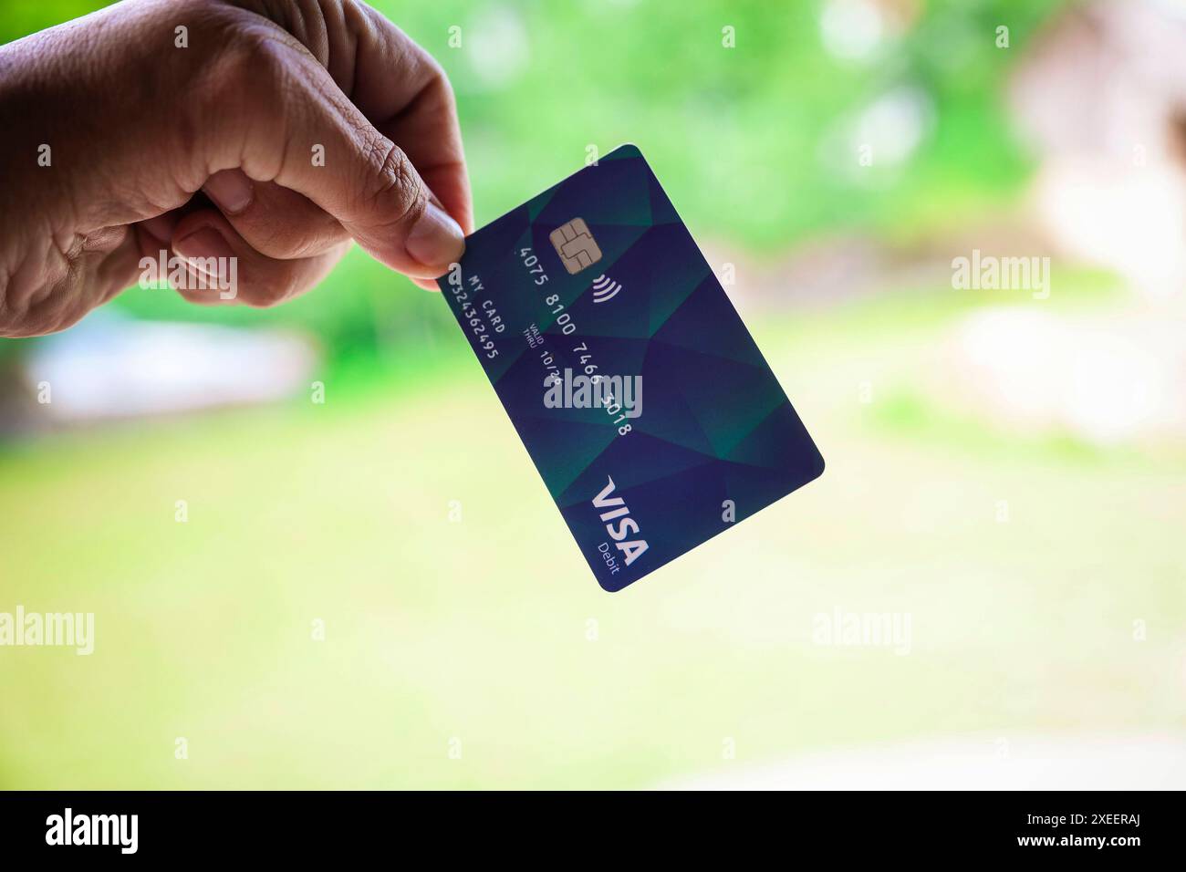 27.06.24, Handenberg, AUT, unterwegs in Oberösterreich, Themenbild, Symbolbild, Verschiedene Themenbilder, Sachleistungskarte, Asylwerber, im Bild im Linzer Landhaus wurde heute die neue Sachleistungskarte für Asylwerber/innen präsentiert. Teilnehmer der Pressekonferenz waren Landeshauptmann mag. Thomas Stelzer, Integrations-Landesrat Dr. Wolfgang Hattmannsdorfer und Dr. Walter Aichinger, Präsident des OÖ. Rote Kreuzes . Die Karte erleichtert die Verteilung notwendiger Güter und unterstützt die lokale Wirtschaft. Diese Karte stellt einen wichtigen Schritt zur transparenten Unterstützung der AS Stockfoto