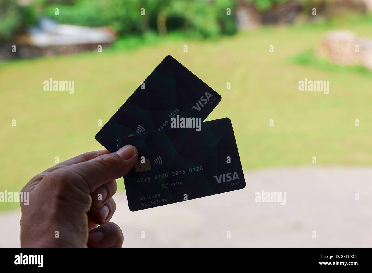 27.06.24, Handenberg, AUT, unterwegs in Oberösterreich, Themenbild, Symbolbild, Verschiedene Themenbilder, Sachleistungskarte, Asylwerber, im Bild im Linzer Landhaus wurde heute die neue Sachleistungskarte für Asylwerber/innen präsentiert. Teilnehmer der Pressekonferenz waren Landeshauptmann mag. Thomas Stelzer, Integrations-Landesrat Dr. Wolfgang Hattmannsdorfer und Dr. Walter Aichinger, Präsident des OÖ. Rote Kreuzes . Die Karte erleichtert die Verteilung notwendiger Güter und unterstützt die lokale Wirtschaft. Diese Karte stellt einen wichtigen Schritt zur transparenten Unterstützung der AS Stockfoto