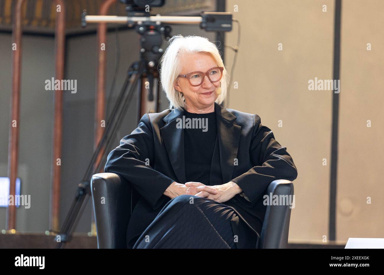 München, Deutschland. Juni 2024. Monika Schnitzer bei der ifo Jahresversammlung zum 75. Jahrestag der Gründung des ifo Instituts am 27. Juni 2024 an der Universität München. (Foto: Alexander Pohl/SIPA USA) Credit: SIPA USA/Alamy Live News Stockfoto