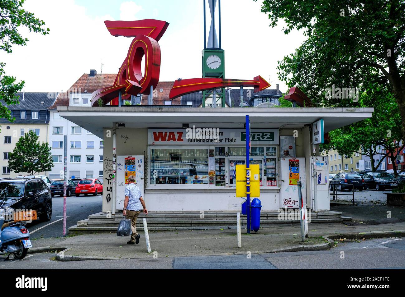 27.06.2024, Essen, Nordrhein-Westfalen, Deutschland - Kiosk am Marktplatz im Essener Stadtteil Rüttenscheid *** 27 06 2024, Essen, Nordrhein-Westfalen, Deutschland Kiosk am Marktplatz im Essener Stadtteil Rüttenscheid Stockfoto