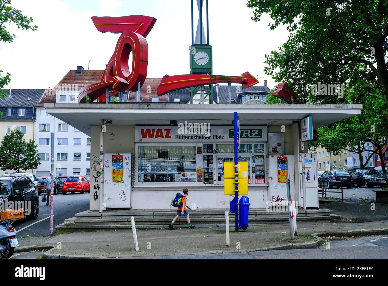 27.06.2024, Essen, Nordrhein-Westfalen, Deutschland - Kiosk am Marktplatz im Essener Stadtteil Rüttenscheid *** 27 06 2024, Essen, Nordrhein-Westfalen, Deutschland Kiosk am Marktplatz im Essener Stadtteil Rüttenscheid Stockfoto