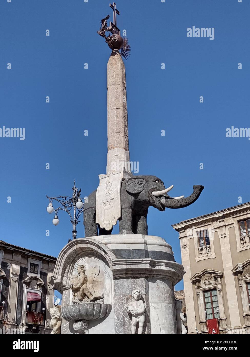 Piazza Duomo in Catania mit der Kathedrale Santa Agatha und Liotru, Symbol von Catania Sizilien, Stockfoto