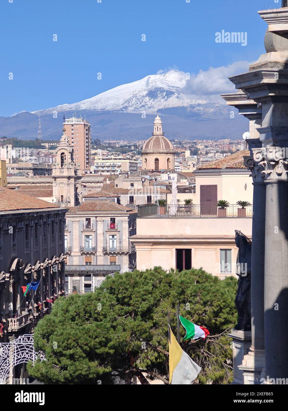 Piazza Duomo in Catania mit der Kathedrale Santa Agatha und Liotru, Symbol von Catania Sizilien, Stockfoto